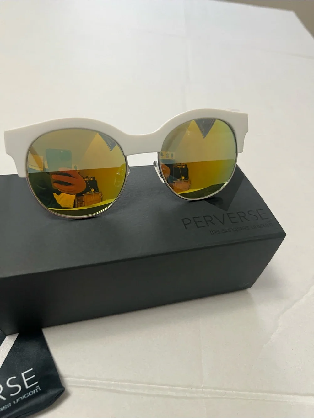 Perverse sunglasses white